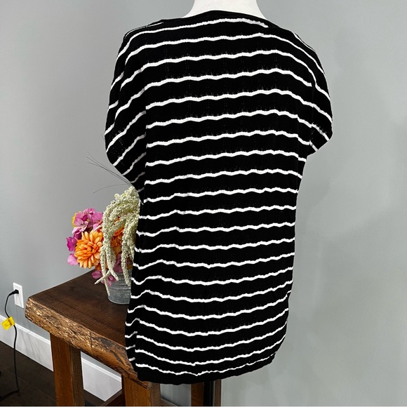 Loft Petites T-Shirt - Picture 4 of 10